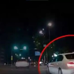 guney kore turk diplomati konusuyor carptigi taksinin soforuyle kavga etti LlQfN5qJ