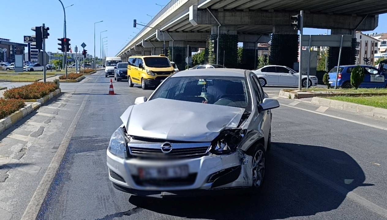 kirmizi isik ihlali kazaya yol acti eiy6Gg6h