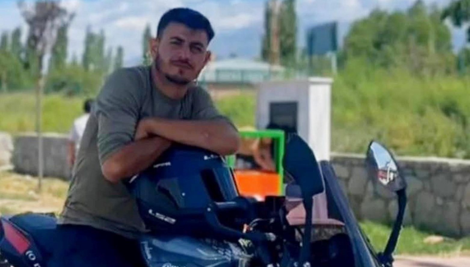 traktorun romorkuna carpip oldu uwmWKyvI