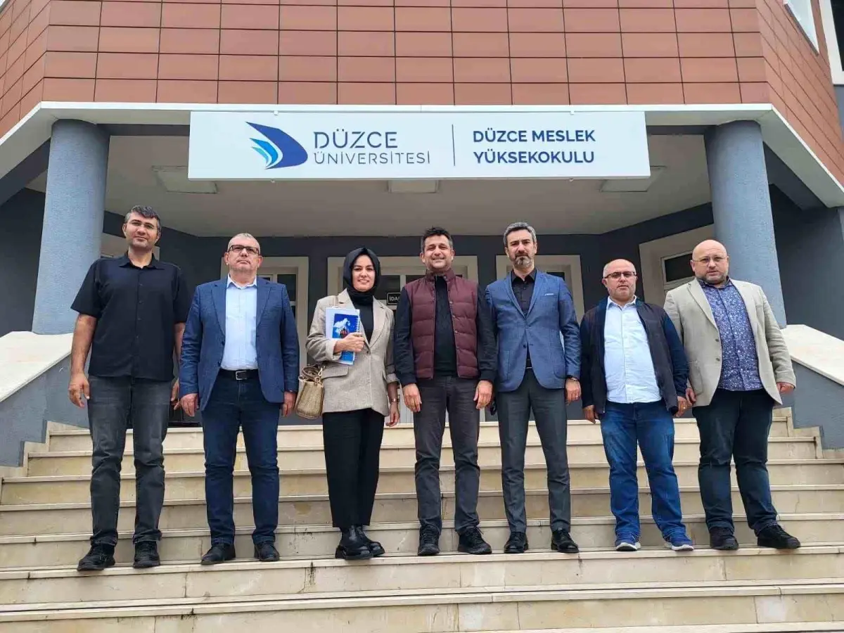 duzce ticaret ve sanayi odasi meslek yuksekokullari ile isbirligi toplantisi duzenledi DXKRZZ5b.jpg
