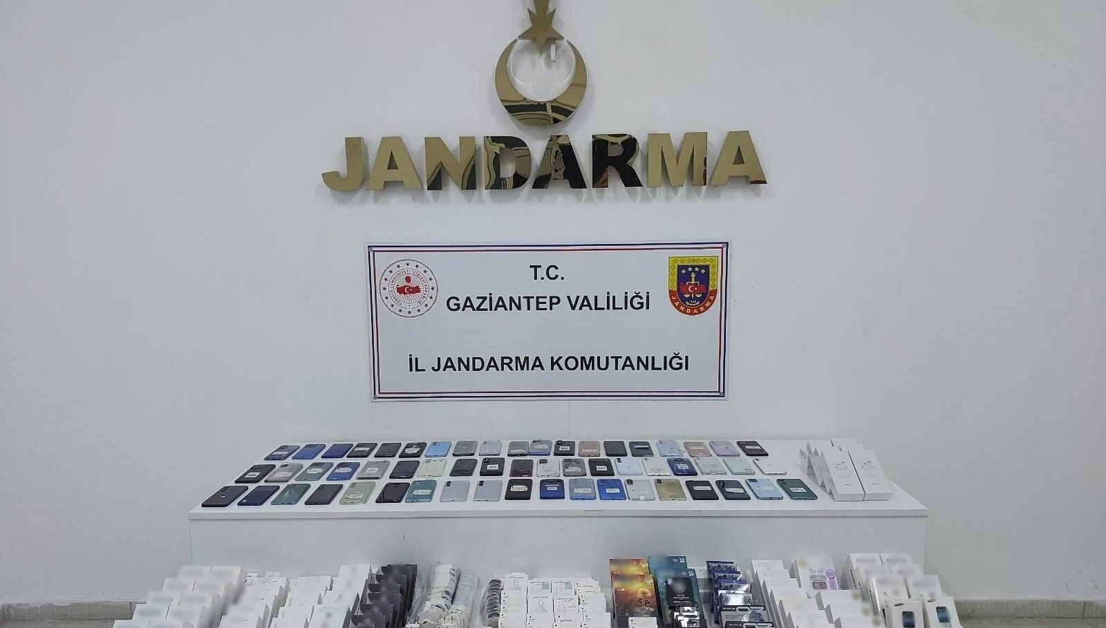 gaziantepde operasyon 1 milyon 900 bin degerinde kacak urun ele gecirildi M7fExYOj.jpg