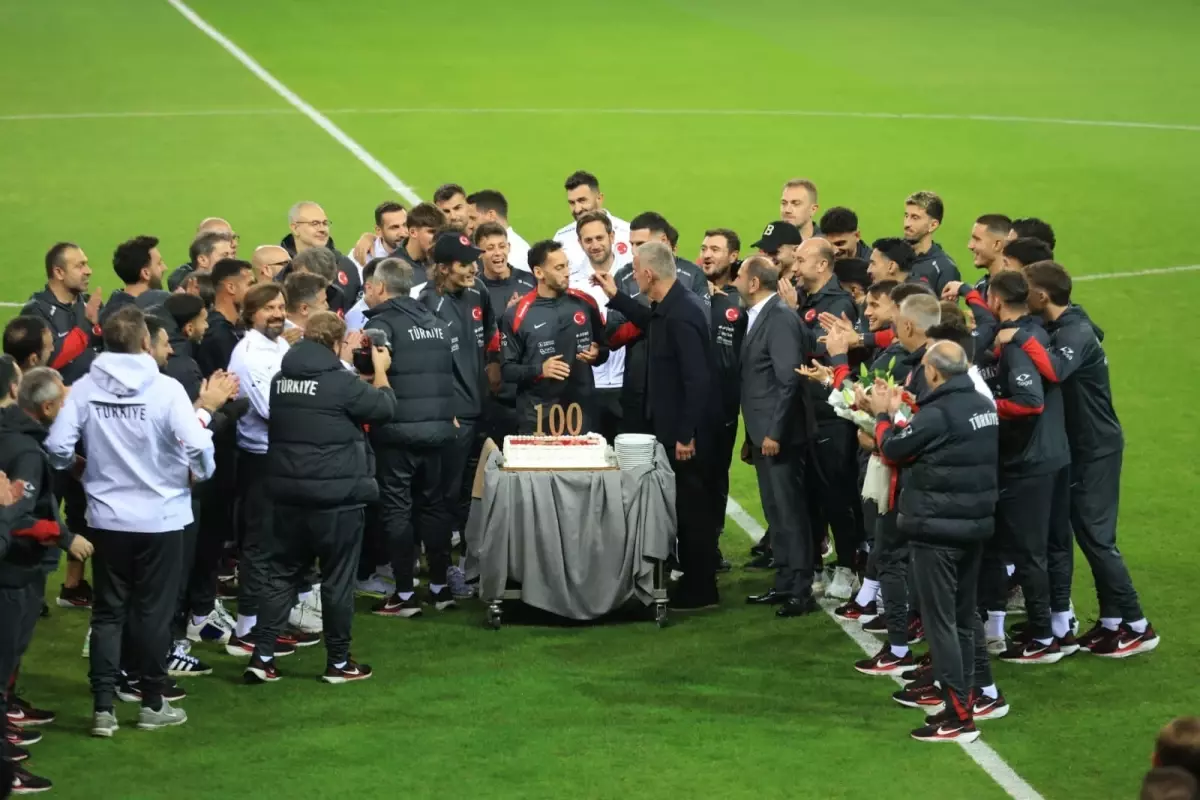 hakan calhanoglu 100 macinda kutlandi JuWGcW6F.jpg