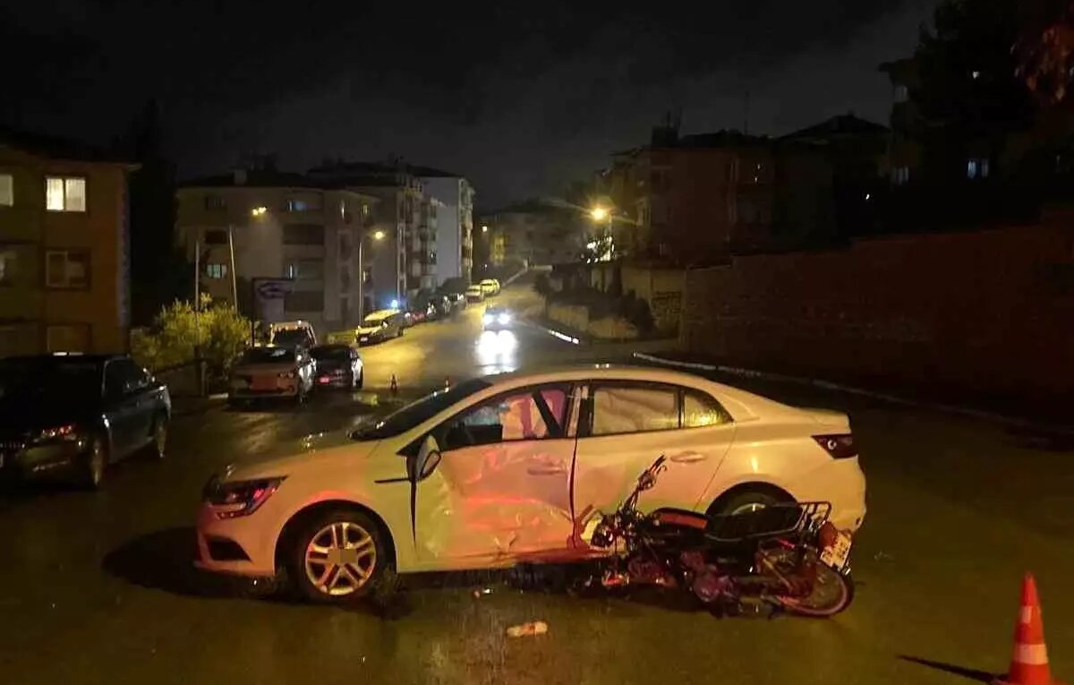 karabukte otomobil ve motosiklet carpisti iki yarali dxjHe2hj.jpg