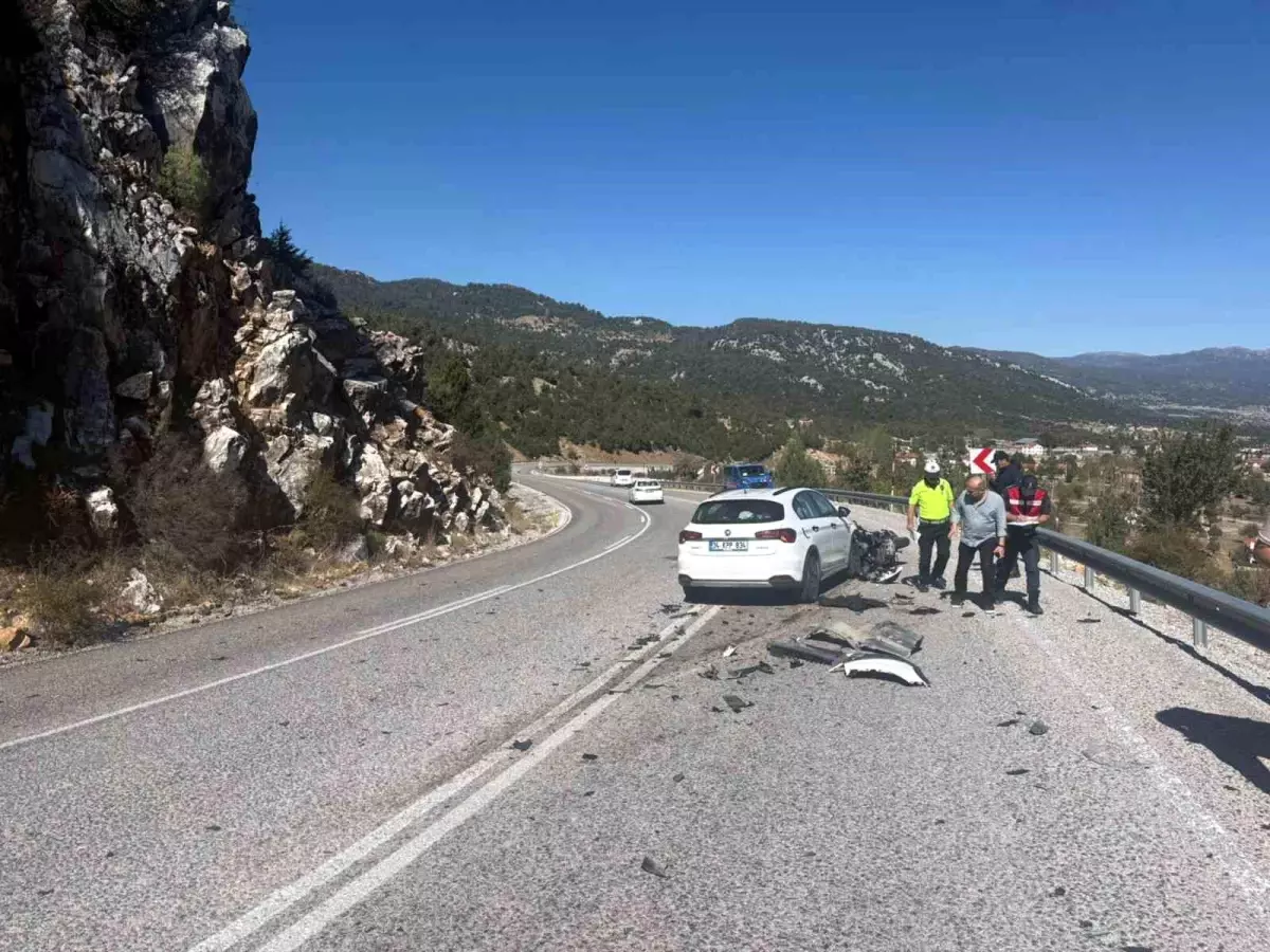 muglada otomobil motosiklet kazasi surucu hayatini kaybetti zEpk1sNz.jpg