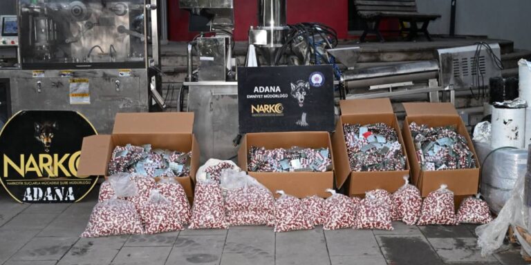 adanada-uyusturucu-operasyonu-yuz-binlerce-hap-ele-gecirildi-nOpD72ar.jpg