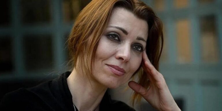 elif-safak-ingiliz-kraliyet-edebiyat-cemiyetinin-yeni-baskani-oldu-k3l68YLh.jpg